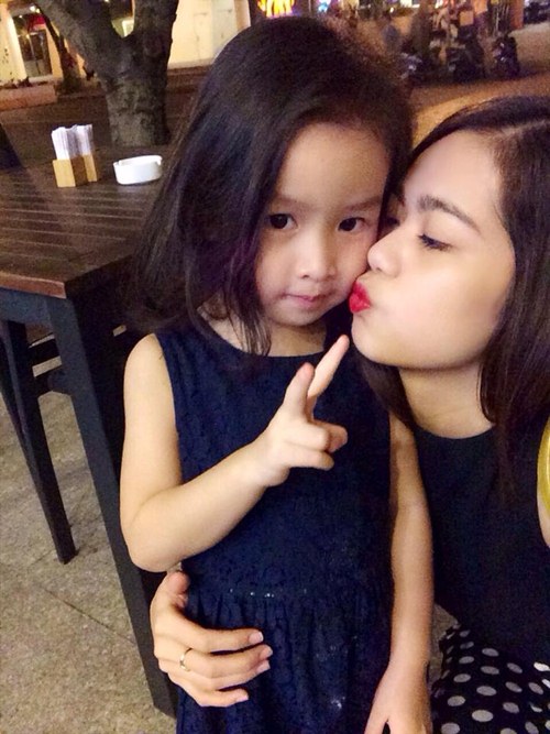 Lưu Hương Giang đưa con gái đi dạo phố đêm - 9