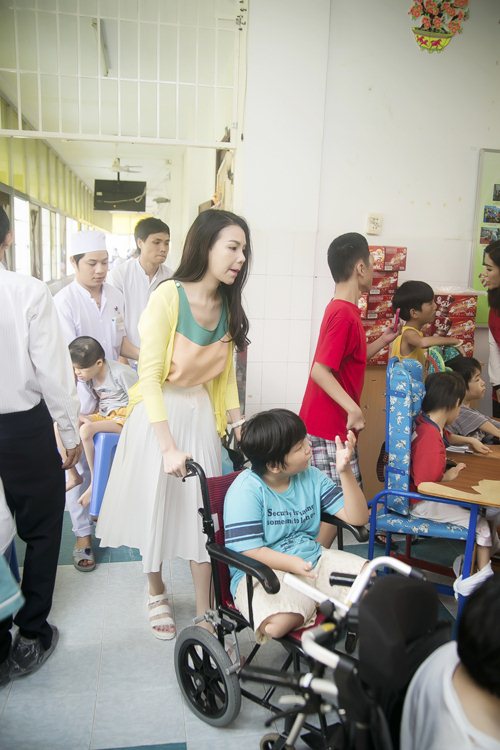 HH Phương Nguyễn trẻ trung bên Trà Ngọc Hằng - 11