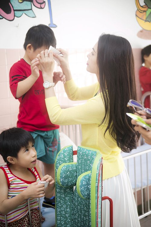 HH Phương Nguyễn trẻ trung bên Trà Ngọc Hằng - 14