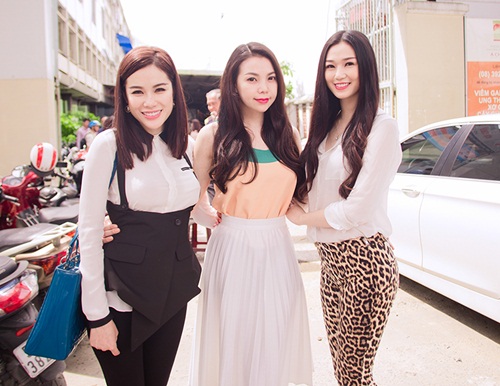 HH Phương Nguyễn trẻ trung bên Trà Ngọc Hằng - 2