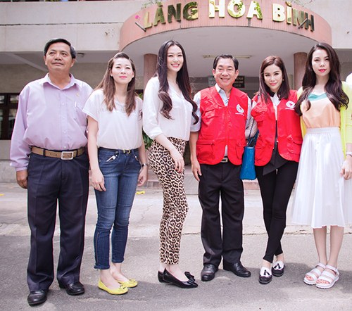 HH Phương Nguyễn trẻ trung bên Trà Ngọc Hằng - 5