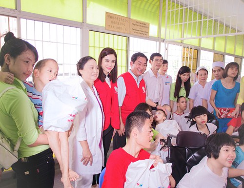 HH Phương Nguyễn trẻ trung bên Trà Ngọc Hằng - 7