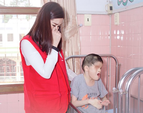 HH Phương Nguyễn trẻ trung bên Trà Ngọc Hằng - 9