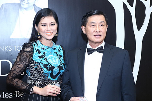 Bố mẹ chồng Hà Tăng quot;gây bãoquot; tại sự kiện - 6