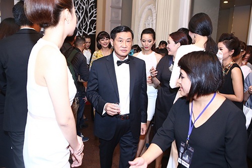 Bố mẹ chồng Hà Tăng quot;gây bãoquot; tại sự kiện - 8