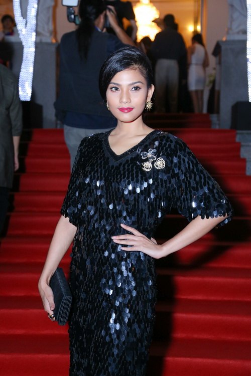 Trương Thị May mặc lại váy của mẹ 30 năm trước - 2