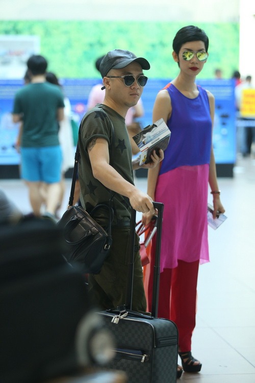 Xuân Lan diện thời trang rực rỡ tại sân bay - 2