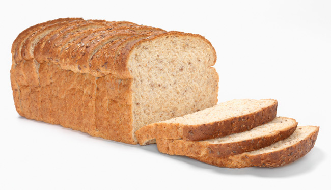 20. Bánh mì

Nếu trong nhà bạn treo nhiều tranh thì việc vệ sinh chúng hàng tuần, hàng tháng là rất cần thiết. Tuy nhiên, chỉ lau bằng khăn bình thường sẽ khó lấy hết đi các bụi bẩm. Thay vào đó, bạn có thể sử dụng ruột bánh mì để hút bụi.

Bạn có thể sử dụng bánh mì thường hoặc bánh mì gối. Cắt bánh mì ra thành từng lát mỏng, sau đó bỏ phần vỏ bánh mì. Vo tròn phần ruột bánh và lăn đều trên bề mặt tranh. Lưu ý không áp dụng phương pháp này đối với những bức tranh quý, có giá trị cao để tránh rủi ro.
