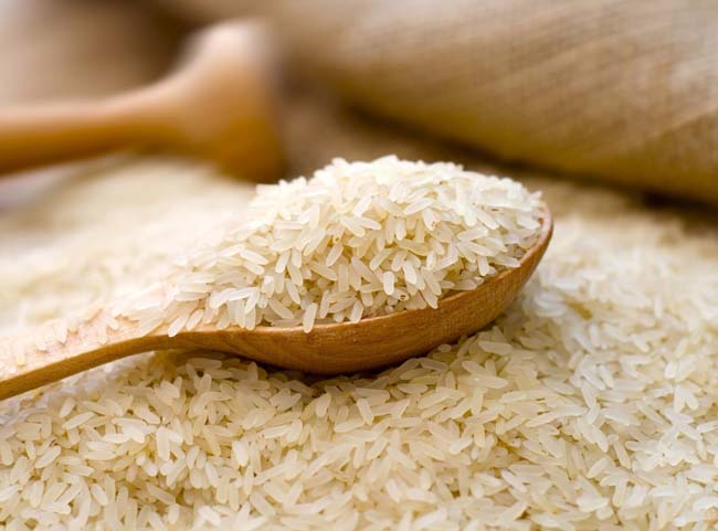 25. Gạo

Gạo không chỉ là thực phẩm chính trong bữa ăn hàng ngày của bạn mà còn là một bảo bối hữu hiệu làm sạch những chiếc bình nhỏ. Đỏ 2 muỗng canh gạo và ½ chén nước ấm vào bình, đậy nắp kín hoặc dùng tay bịt kín nắp bình, lắc mạnh, sau đó rửa sạch.
