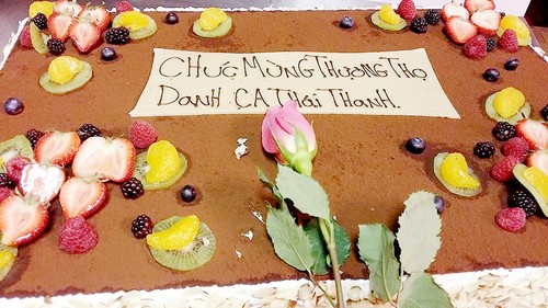 Ý Lan vội vã về Mỹ mừng thọ mẹ tuổi 80 - 5