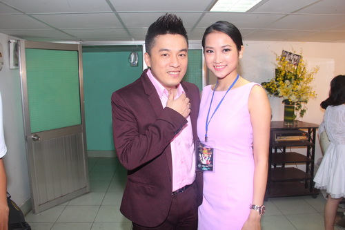 Lam Trường được vợ 9X quot;tút tátquot; chu đáo - 1