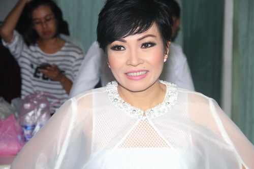 Lam Trường được vợ 9X quot;tút tátquot; chu đáo - 18