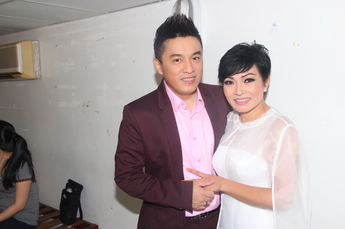 Lam Trường được vợ 9X quot;tút tátquot; chu đáo - 9