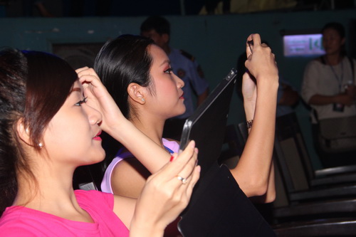 Lam Trường được vợ 9X quot;tút tátquot; chu đáo - 6