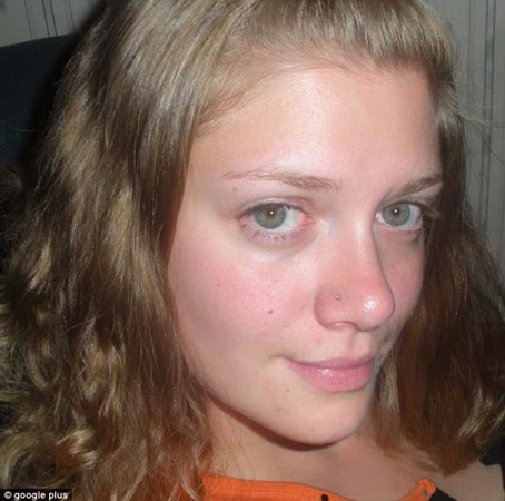 Nhốt con trai 7 tuổi trong lồng, bỏ đói 3 tuần liền - 1