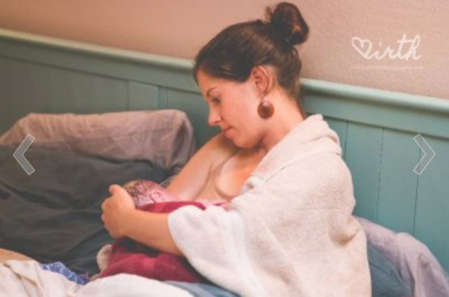 Ngay sau khi mới chào đời, bé Alder đã được da-tiếp-da với mẹ và bú những giọt sữa mẹ đầu tiên.
