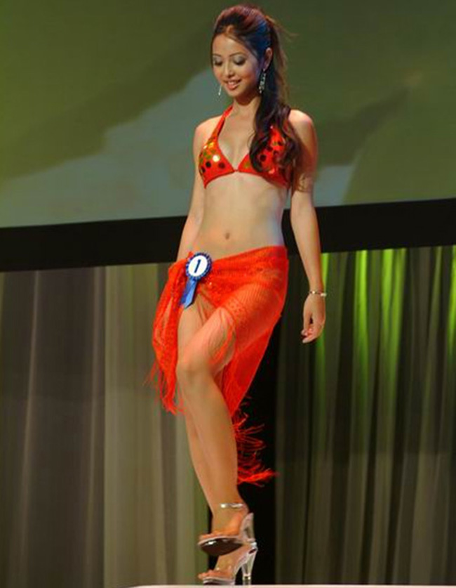Hoa hậu Jennifer Phạm không hề có nước da trắng mịn như nhiều người nghĩ.
