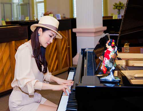 Giáng My đánh đàn, ngâm thơ giữa đời thường - 4