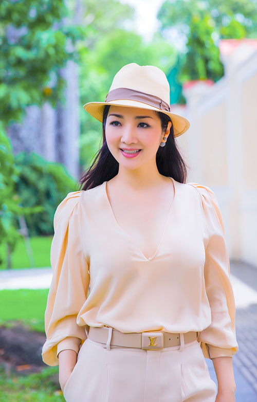 Giáng My đánh đàn, ngâm thơ giữa đời thường - 15