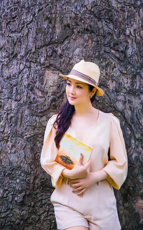 Giáng My đánh đàn, ngâm thơ giữa đời thường - 10