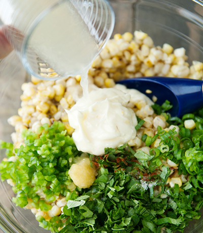 Salad ngô nướng kiểu Mexico dễ ăn - 8