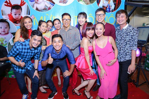 MC Quốc Bình lần đầu khoe vợ và con trai - 8