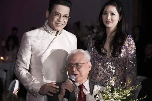 HH Đền Hùng Giáng My lần đầu khoe mẹ và chị gái - 3