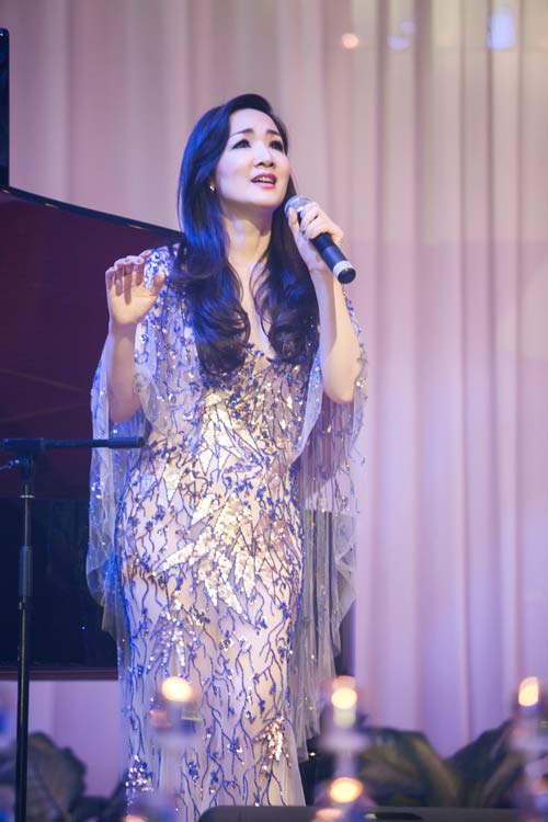 HH Đền Hùng Giáng My lần đầu khoe mẹ và chị gái - 1