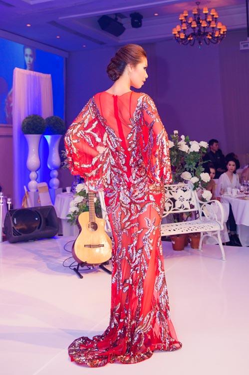 HH Đền Hùng Giáng My lần đầu khoe mẹ và chị gái - 17