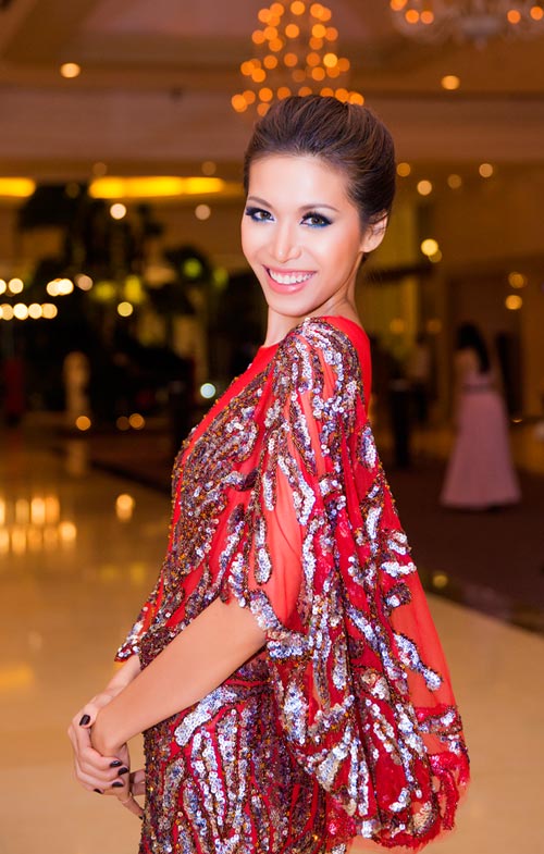 HH Đền Hùng Giáng My lần đầu khoe mẹ và chị gái - 16