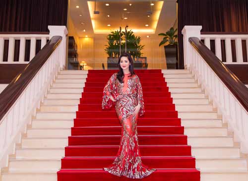 HH Đền Hùng Giáng My lần đầu khoe mẹ và chị gái - 5