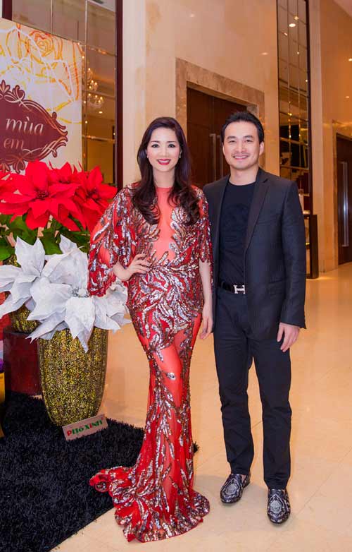 HH Đền Hùng Giáng My lần đầu khoe mẹ và chị gái - 11