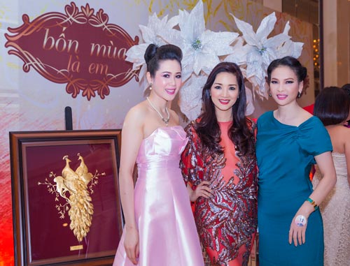 HH Đền Hùng Giáng My lần đầu khoe mẹ và chị gái - 9