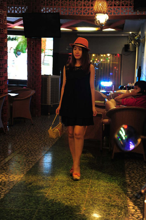 Bắt gặp Khánh Đơn hẹn hò Lương Bích Hữu ở quán cà phê - 2