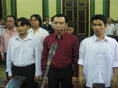 Chuẩn bị xử ‘động mát xa’ kỳ quái nhất Sài thành - 2