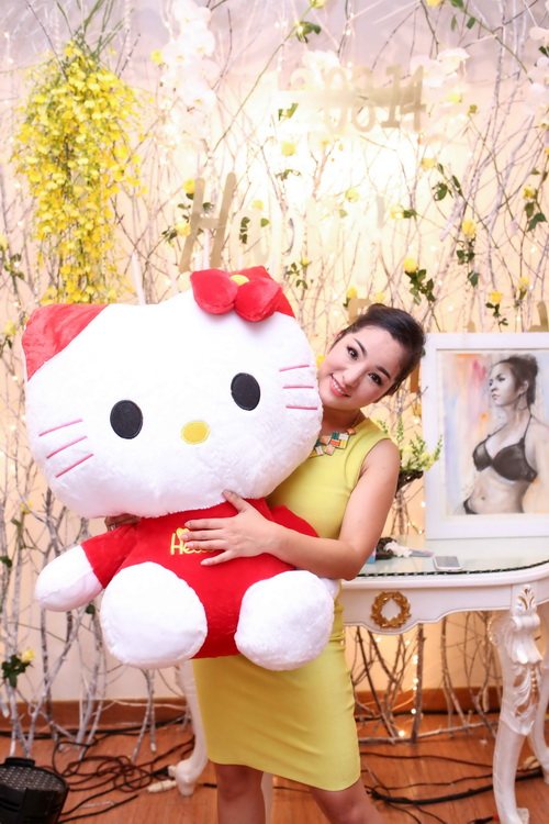 Thúy Nga bất ngờ được quot;đại giaquot; tổ chức sinh nhật - 8