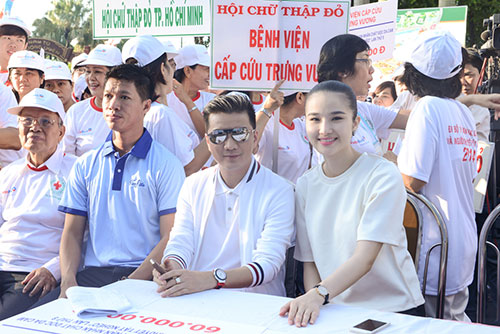 Cao Thùy Dương chi nửa tỷ đồng làm từ thiện - 1