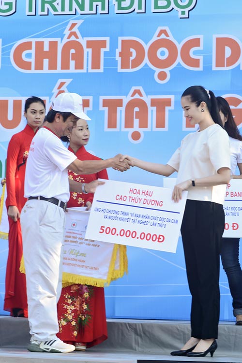 Cao Thùy Dương chi nửa tỷ đồng làm từ thiện - 2