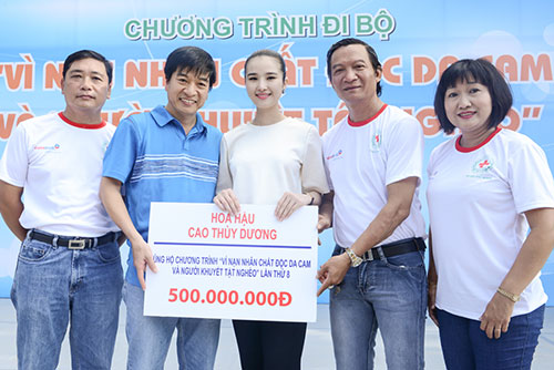 Cao Thùy Dương chi nửa tỷ đồng làm từ thiện - 6