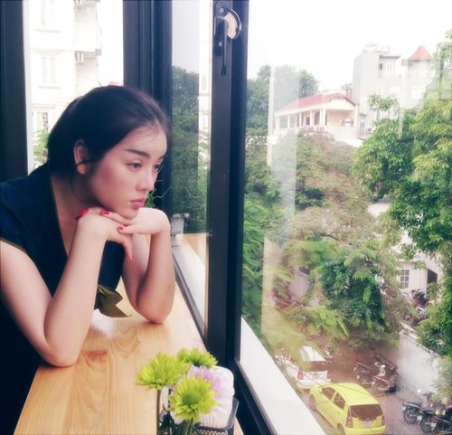Lý Nhã Kỳ để mặt mộc đi uống cafe - 5
