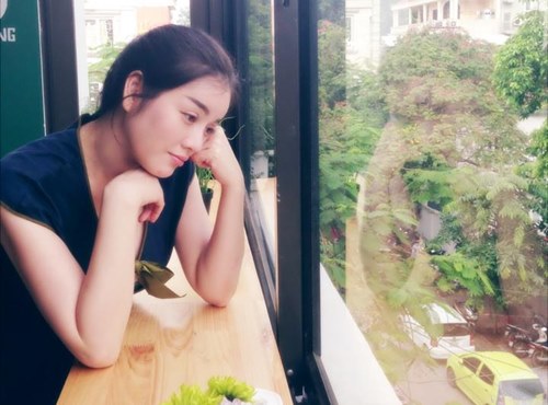 Lý Nhã Kỳ để mặt mộc đi uống cafe - 6