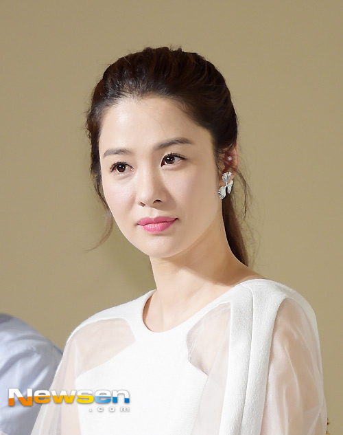 Kim Hyun Joo trẻ trung sau 12 năm đóng Giày thủy tinh - 1