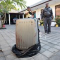 Tin tức - Bàng hoàng con gái giết mẹ, nhét xác vào vali