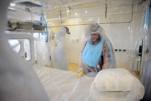 Khủng bố bằng “bom bẩn” Ebola: Ác mộng toàn cầu? (Kỳ 2) - 2