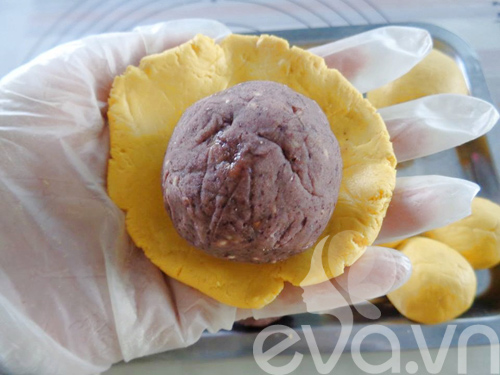 Bánh bí đỏ nhân đậu đỏ trứng muối - 5