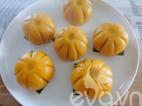 Bánh bí đỏ nhân đậu đỏ trứng muối - 9