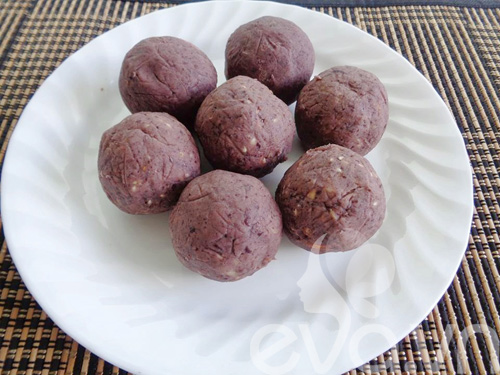 Bánh bí đỏ nhân đậu đỏ trứng muối - 3