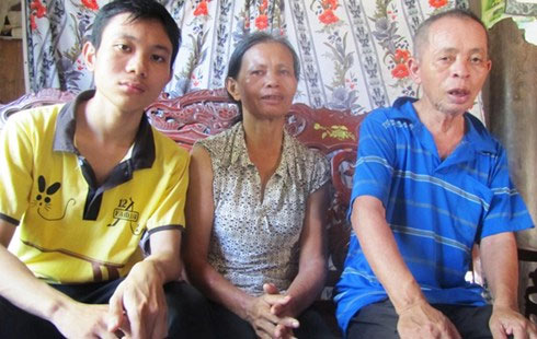 Nước mắt dưới mái nhà thủ khoa nghèo học rất giỏi - 1