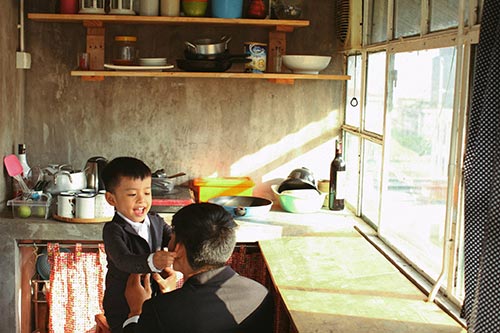 Say lòng với bộ ảnh #039;Gà trống#039; của bố đơn thân và con trai - 13