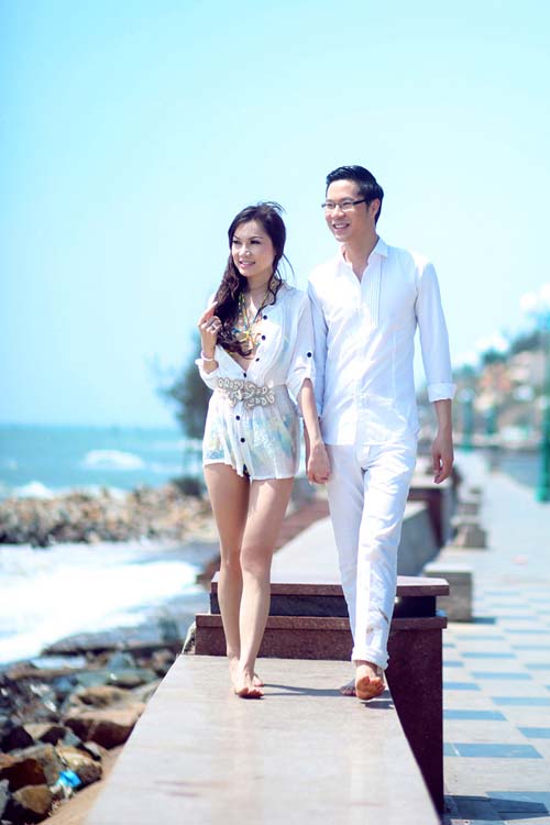 MC Anh Quân và Kavie Trần nồng nàn trên biển vắng - 1